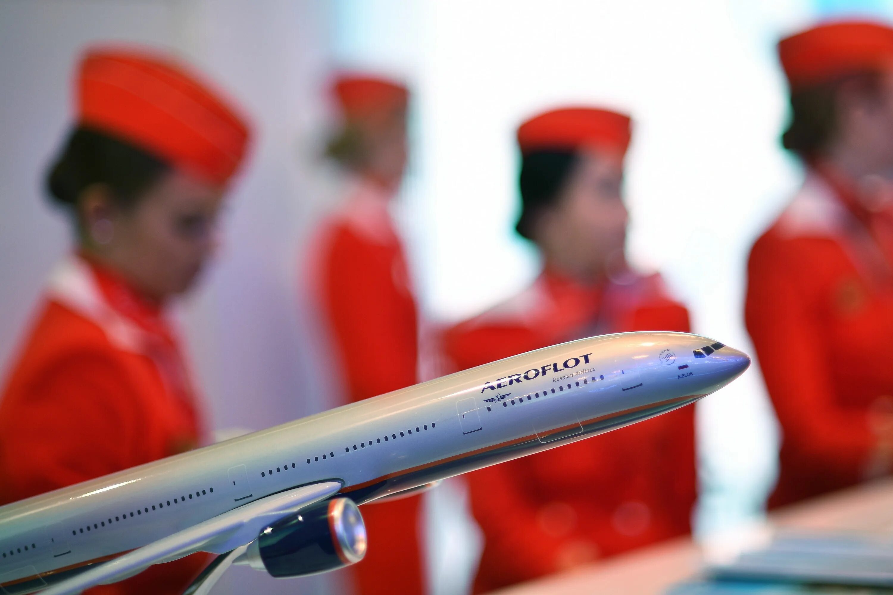 Возврат авиабилетов. Аэрофлот начал продавать. Аэрофлот начал продавать. Сотрудники аэропорта шереметьево. Аэрофлот начал продавать.