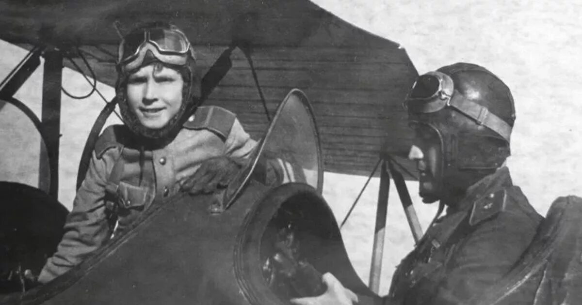 Как называли летчиц. 46 гвардейский ночной бомбардировочный авиаполк ночные ведьмы. Екатерина васильевна рябова (1921 – 1974). Мария долина летчица герой советского союза. Евгения жигуленко ночные ведьмы.