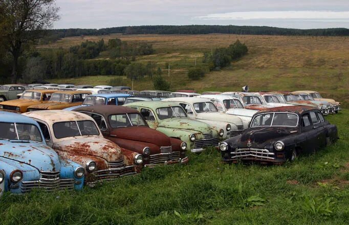 музей михаила красинца в черноусово тульской области. кладбище москвичей. ржавый москвич. красинец кладбище автомобилей. ю.