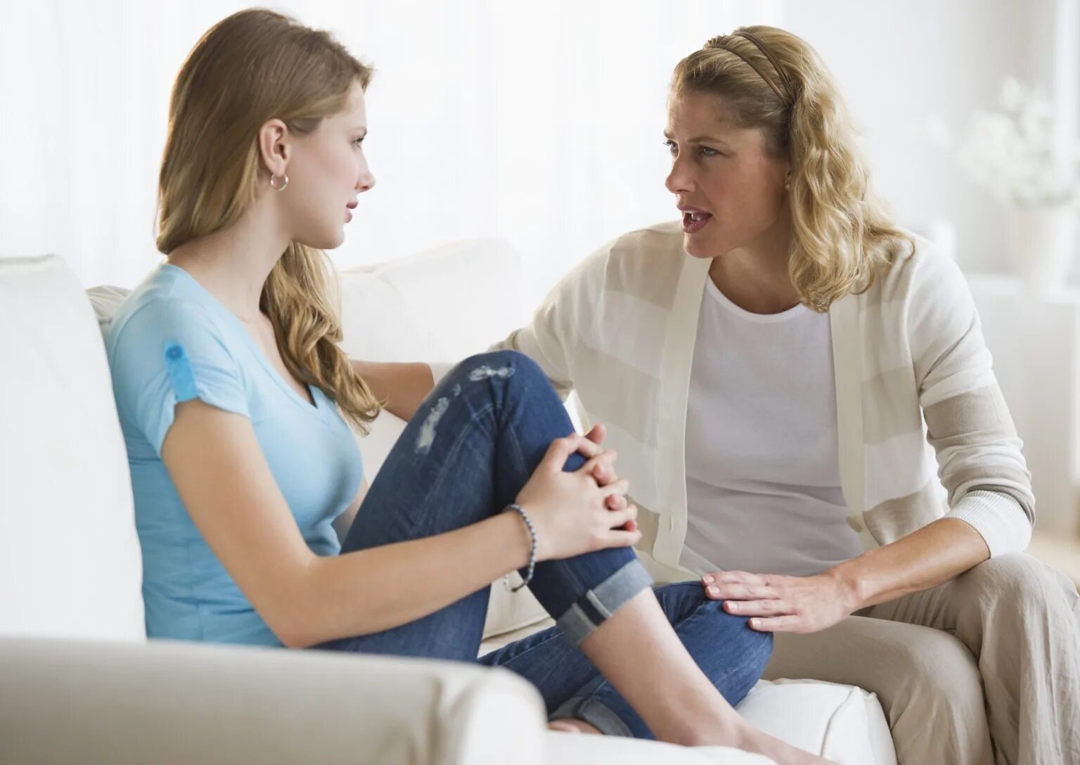 Family therapy daughter. Разговор мамы с подростком. Разговор подростка с родителями. Беседы родителйс подростокм. Беседа родителей с подростком.