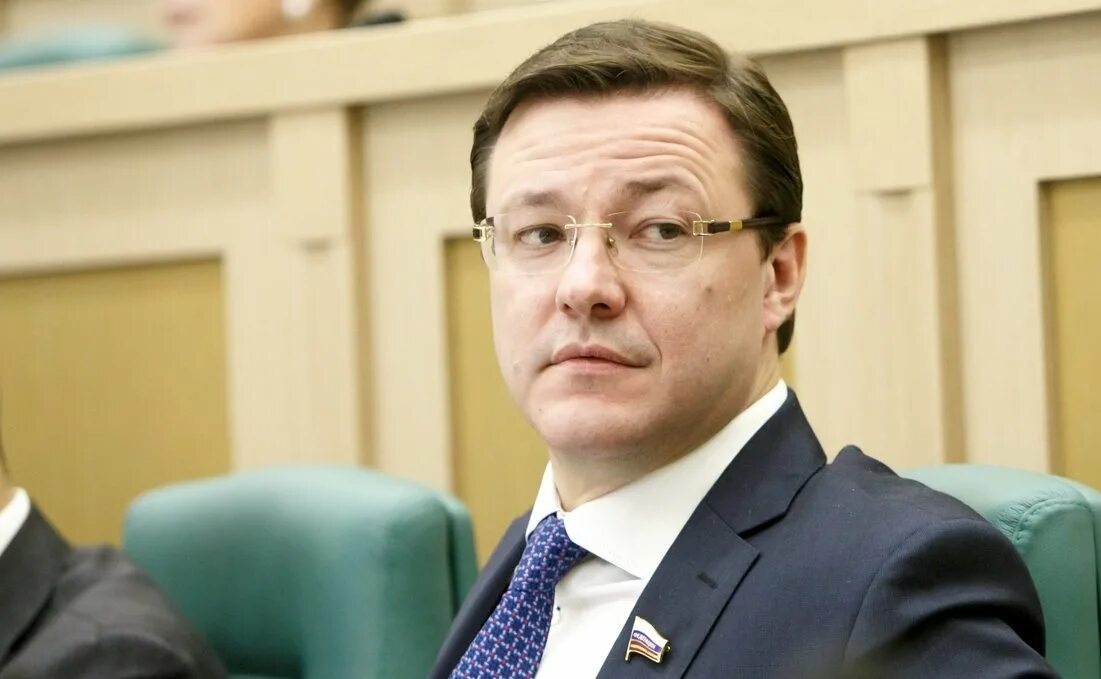 Азаров родители. Азаров дмитрий игоревич семья. Дмитрий азаров улыбается. Азаров губернатор. Азаров дмитрий юлиевич.