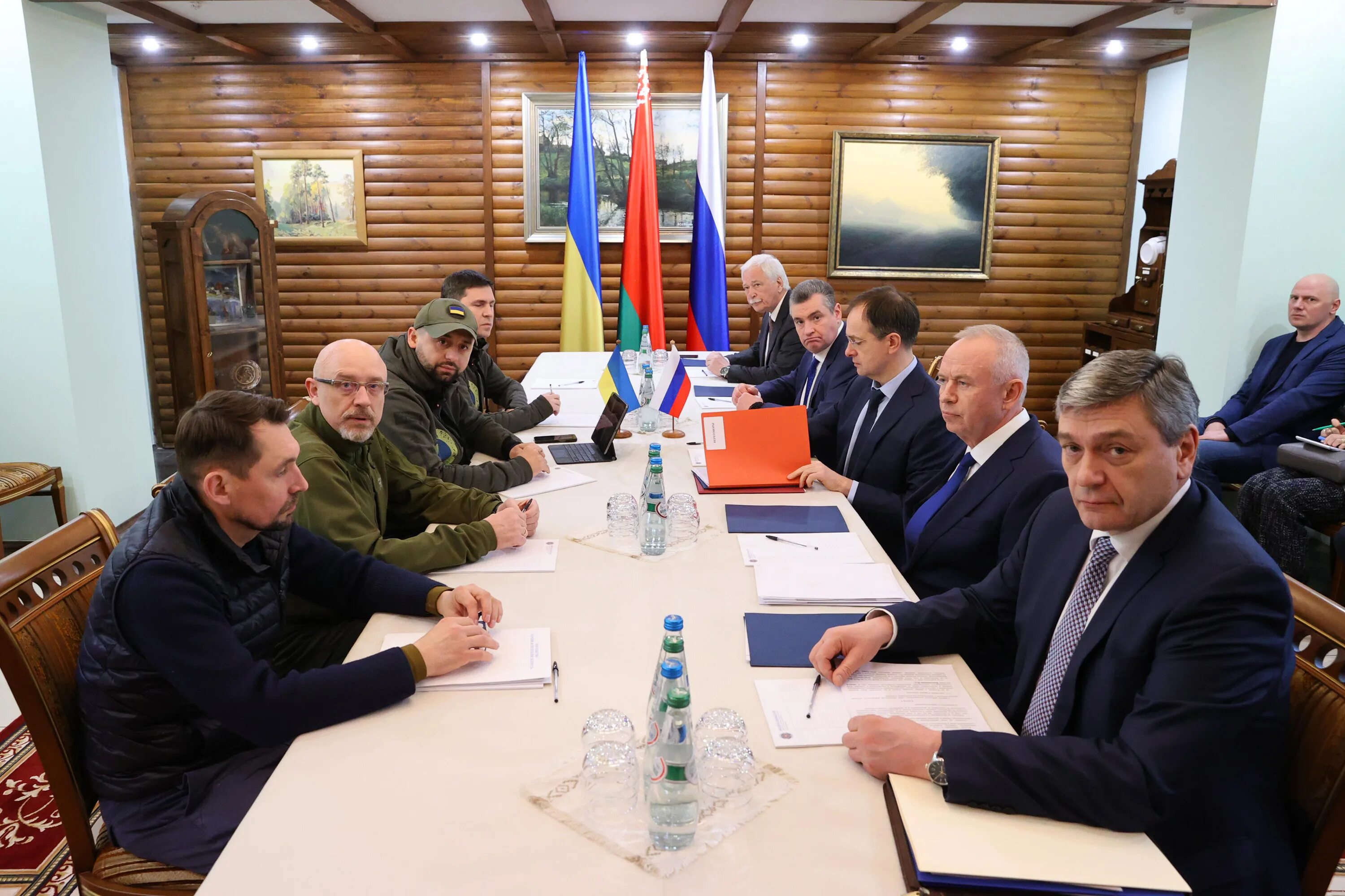 Как переговоры с украиной сегодня проходят. Мединский переговоры с украиной. Резников 2022. Переговоры в беловежской пуще 2022. Переговоры.