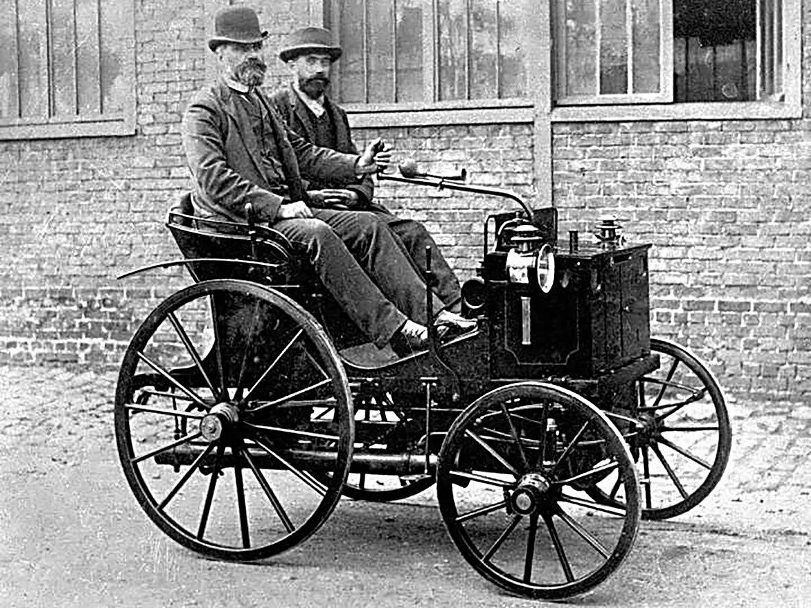 Benz patent-motorwagen 1886 года. Автомобили впервые появились в. Форд модель а 1903. Audi type a 1910. Даймлер 1902.