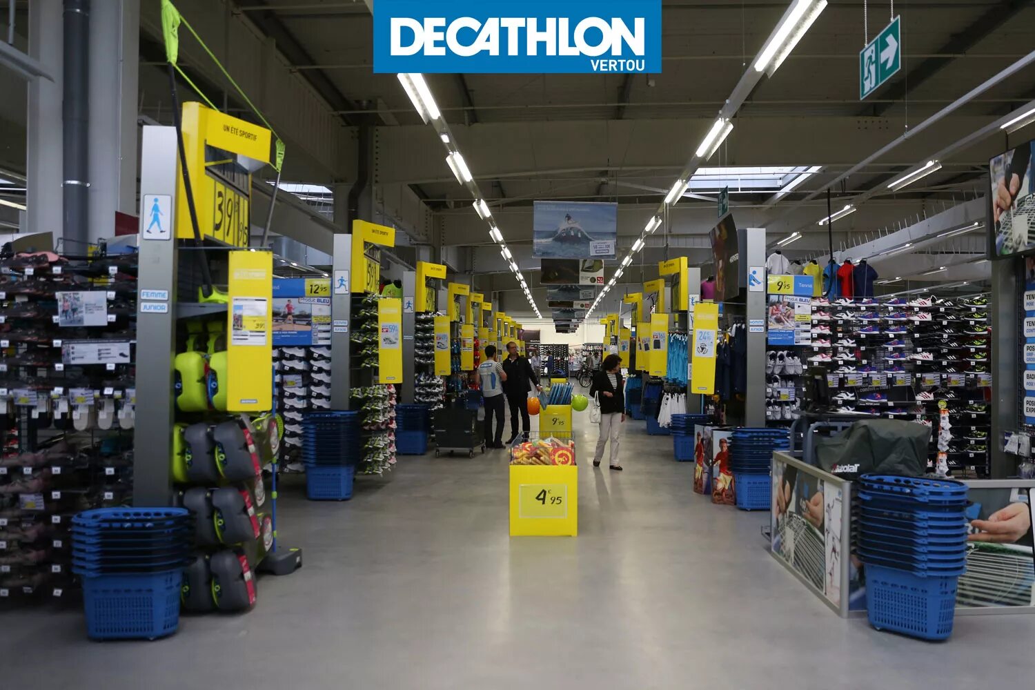 Декатлон теперь называется. Магазин декатлон. магазин декатлон закрыт. decathlon закрывается. магазин декатлон в москве.