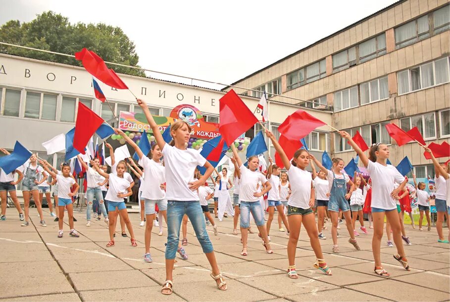 Крым для детей. Дворец детского творчества в Крыму. Дополнительный году Крым детский. Крым детский лагерь крымчанка расположение.