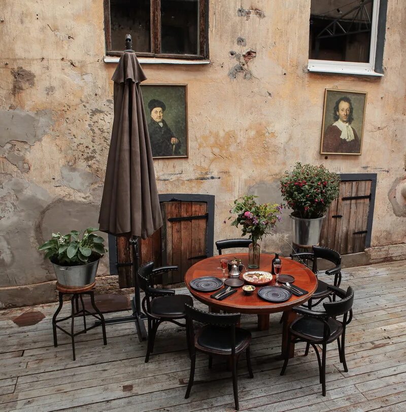 Кафе скотный двор. Невский 25 дворик. Tawny bar наб реки фонтанки, 20. Миллионная 10 штакеншнейдер ресторан. Ресторан дворик спб.