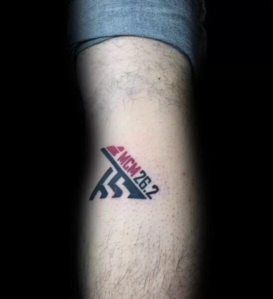 Tattoo 26. Тату 2x2. Татуировка с цифрой 22. Тату марафонцев 42. Татуировки с большим смыслом.