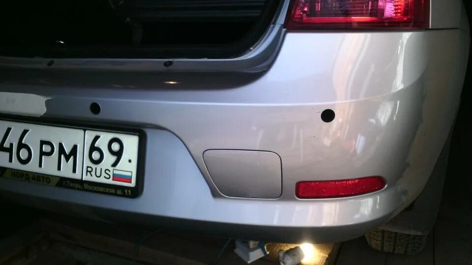 Парктроник рено логан 2. Рено флюенс парктроники задние. Рено установка парктроника. Fluence штатный парктроник. Сандеро парктроник 8 датчиков.