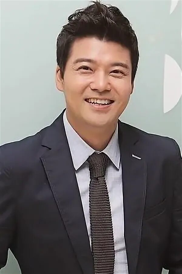 Mains host. Jun Hyun Moo.