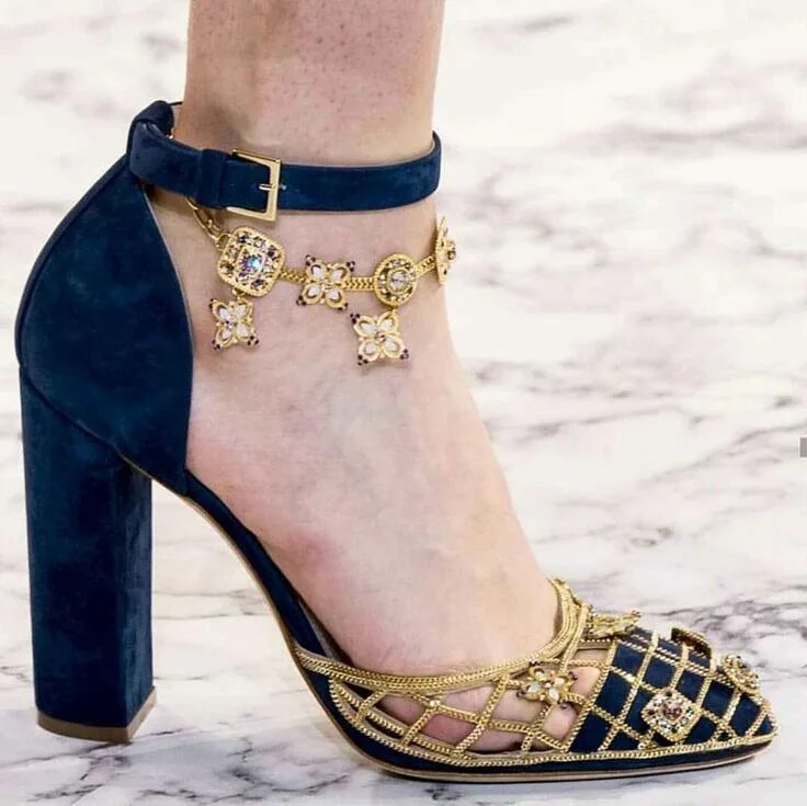 Модные туфли 2025. Туфли мода 2025manolo. elie saab shoes. tufli 2025 туфли. стильные туфли женские.