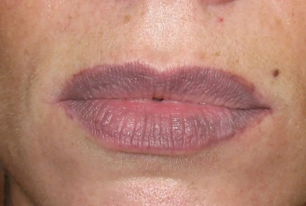 После тату губ. Татуаж губ. Перманентный макияж губ. Перманент губ. Татуаж губ коричневый.
