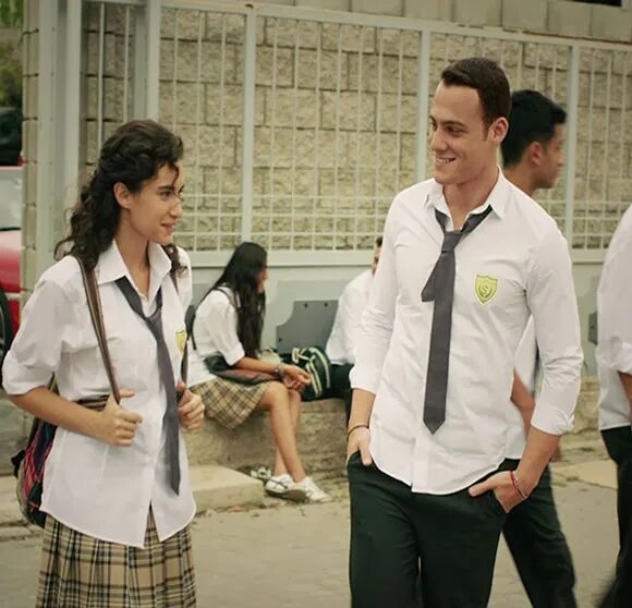 В ожидании солнца сериал аксель. В ожидании солнца 55. Ахмед сайер в ожидании солнца. В ожидании солнца сериал. «в ожидании солнца» / güneşi beklerken.