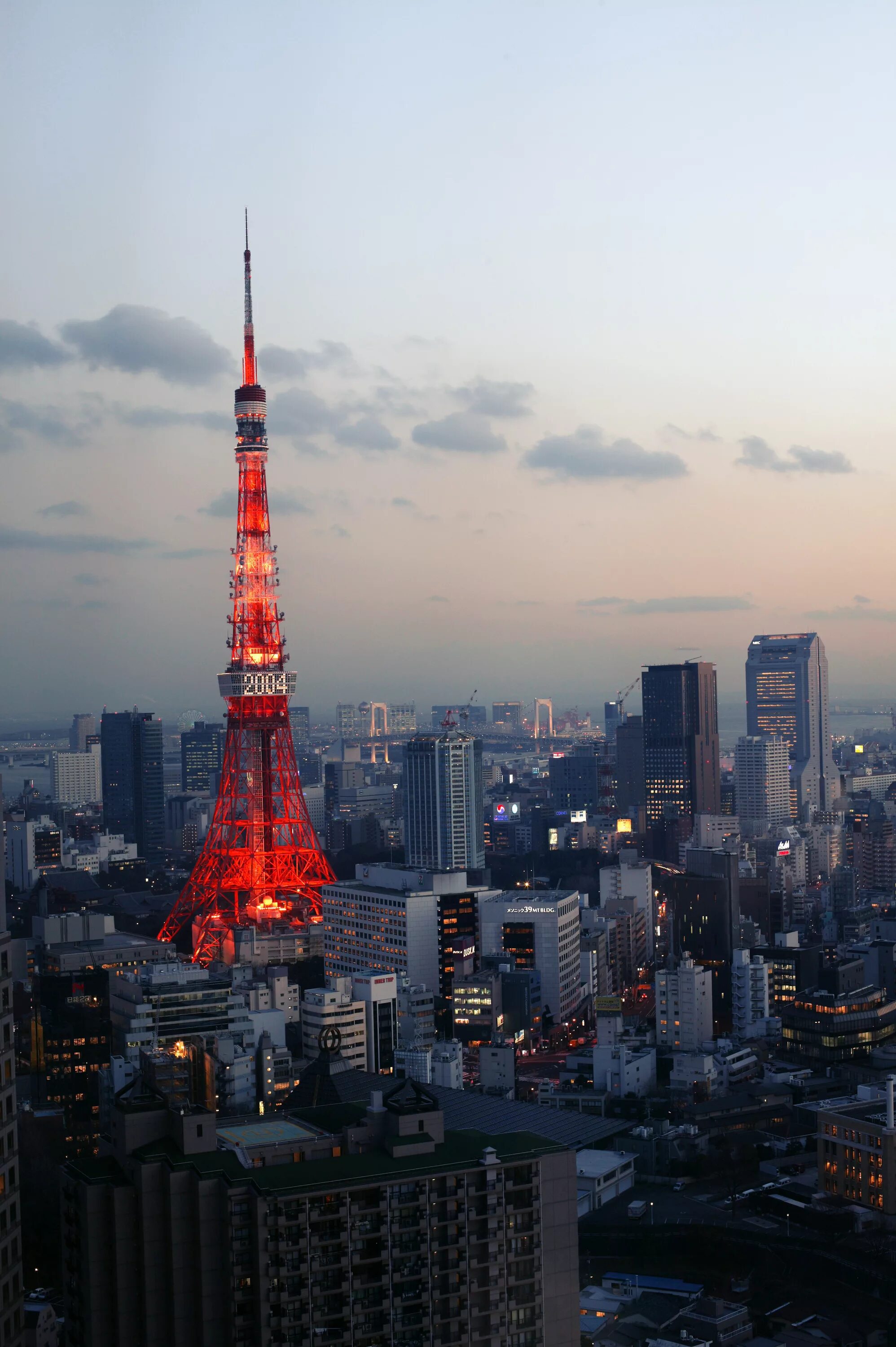 Вертикальная башня высотой. Телебашня Токио. Токио Тауэр башня. Япония Токио телебашня. Токийская телевизионная башня.