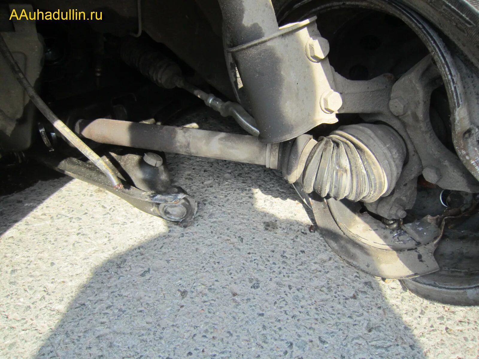 Вырвало шаровую кайрон. Вырвало шаровую опору. Вылетела шаровая. Вырвало шаровую опору. Вырвало шаровую опору.