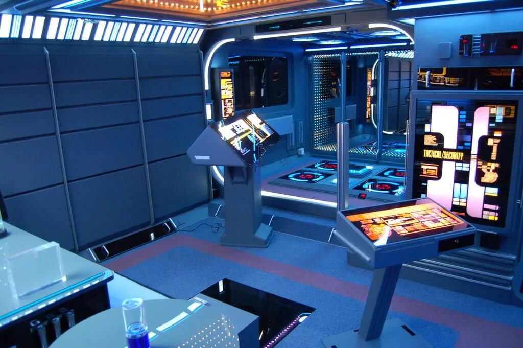 Стартрек палуба. Интерьер корабля Энтерпрайз Star Trek Enterprise. Космический корабль интерьер Стартрек. Мостик Стартрек Энтерпрайз. Космические корабли Стартрек.