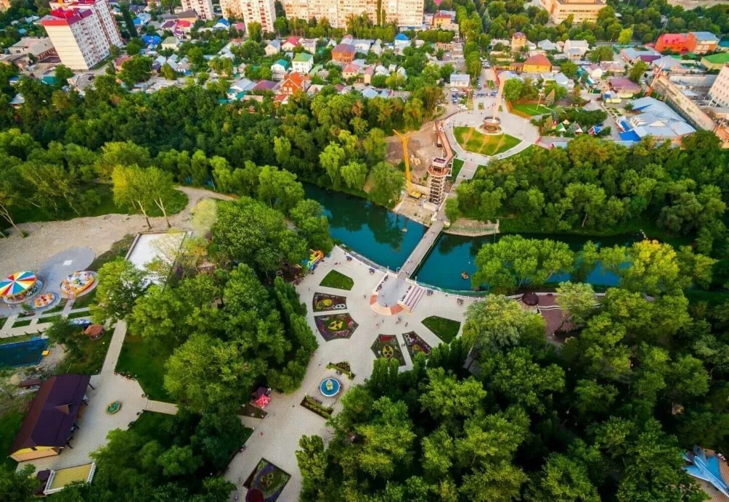 Черкесск парк зеленый остров. ПКИО зеленый остров Черкесск. КЧР город Черкесск зеленый остров. Черкесск достопримечательности парк зеленый остров. Город черкесск россия