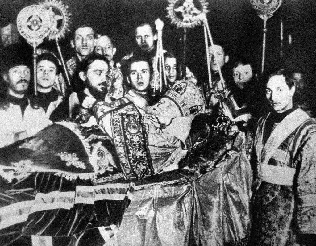 похороны патриарха тихона 1925. память святителя тихона патриарха московского. отпевание патриарха тихона. обретение мощей патриарха тихона. похороны патриарха тихона 1925.