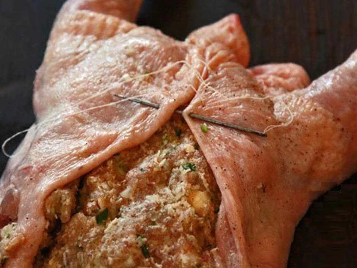 жареная курица. жаркое с пирожками еврейская кухня рецепт. голень куриная без кожи. куриные ножки без кожи в духовке. крылья куриные копченые.