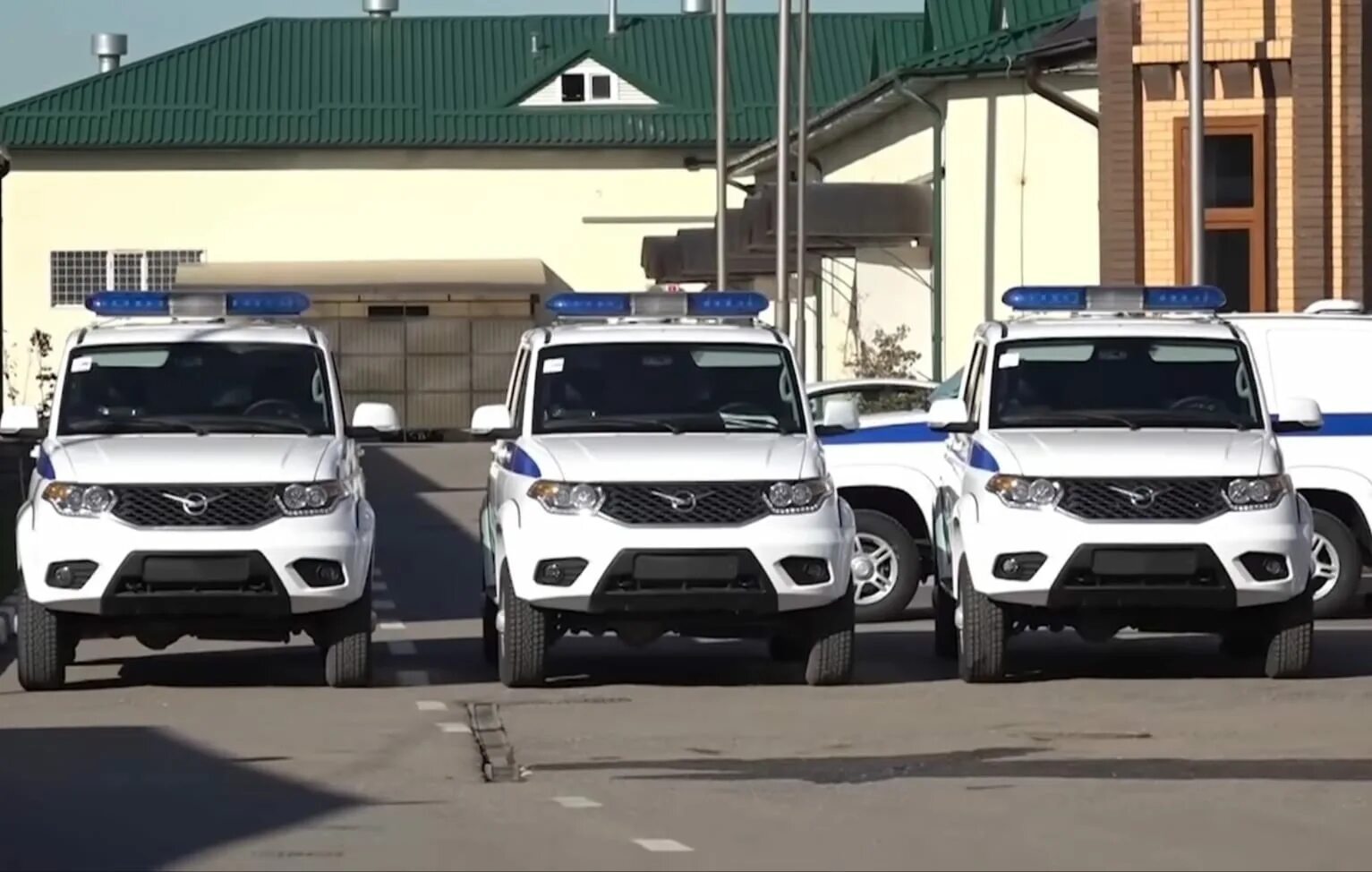 03.04 24 новая жизнь. Haval полиция МВД. Служебный транспорт 2022 года. Tiggo 4 Pro служебный транспорт. Новый рейдовые машины ЧР.