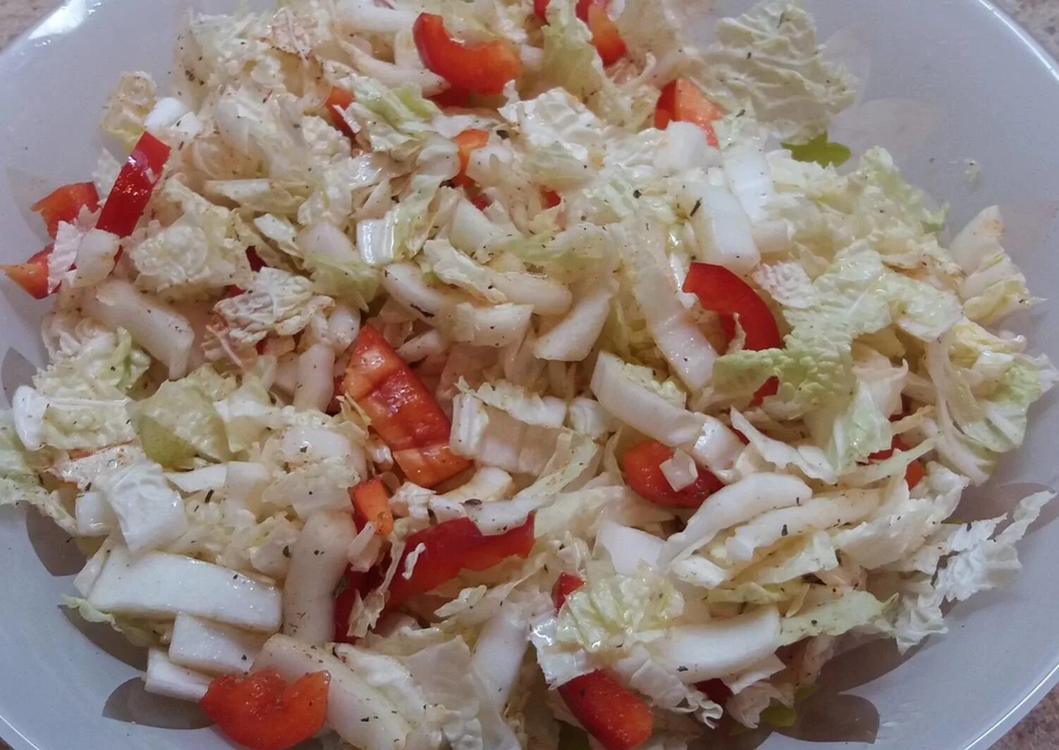 Салат из пекинской капусты с уксусом. Вкусный салат с пекинской капустой. пекинский салат. самые вкусные салаты с пекинской капустой. салаты из пекинской капусты простые и вкусные.