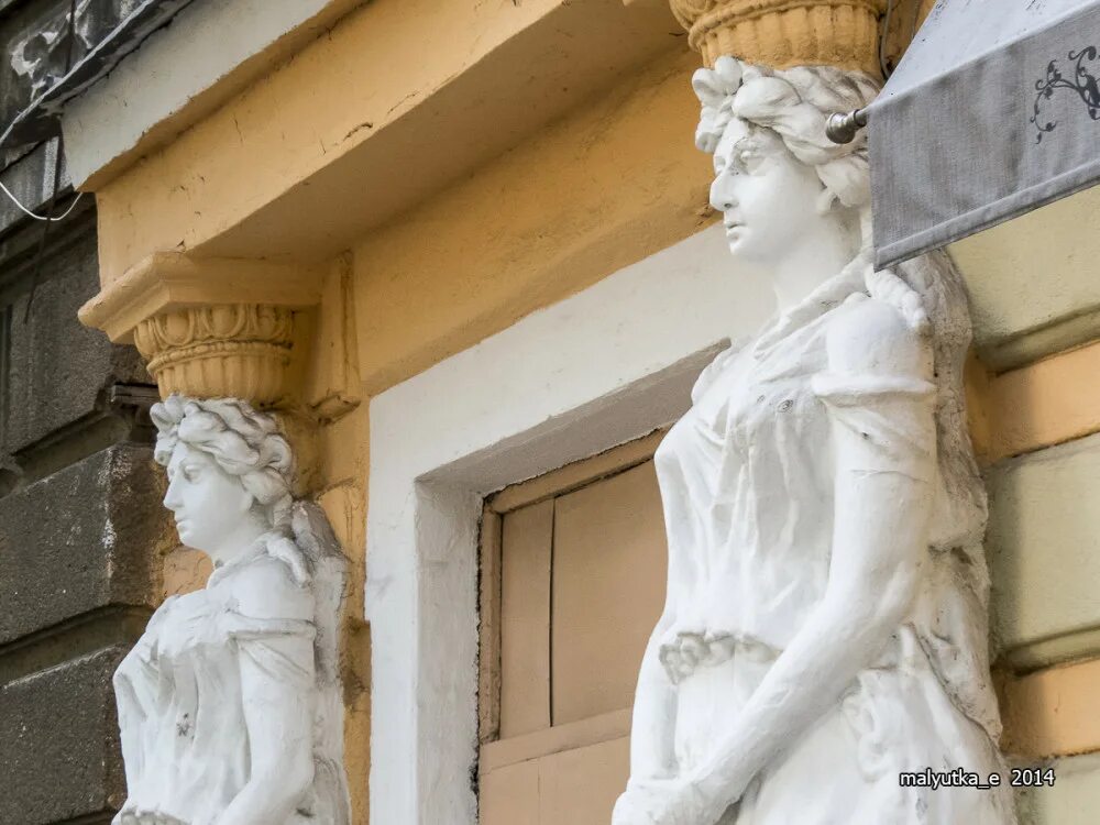 кариатиды греция. атлант канефора кариатида. кариатида скульптура греция атлант. атланты и кариатиды в санкт-петербурге. кариатиды эрехтейона афинский акрополь.