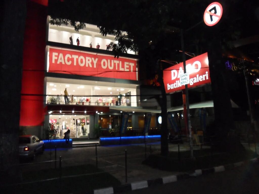 Factory outlet. Factory authorized Outlet. Out Let Factory. Computer Factory Outlet.