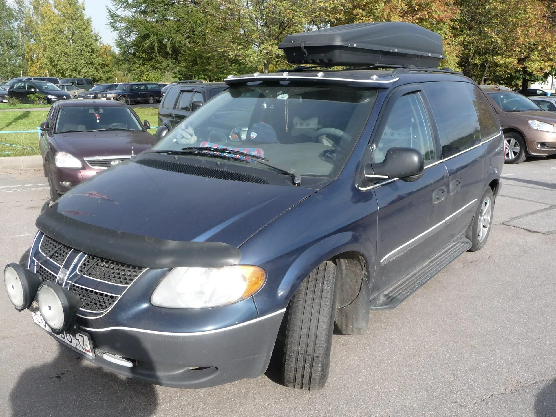 Лобовое стекло караван. Dodge Caravan 2003 Tuning. Козырьки dodge Caravan 4. Додж Караван 3. Dodge Caravan 1998.