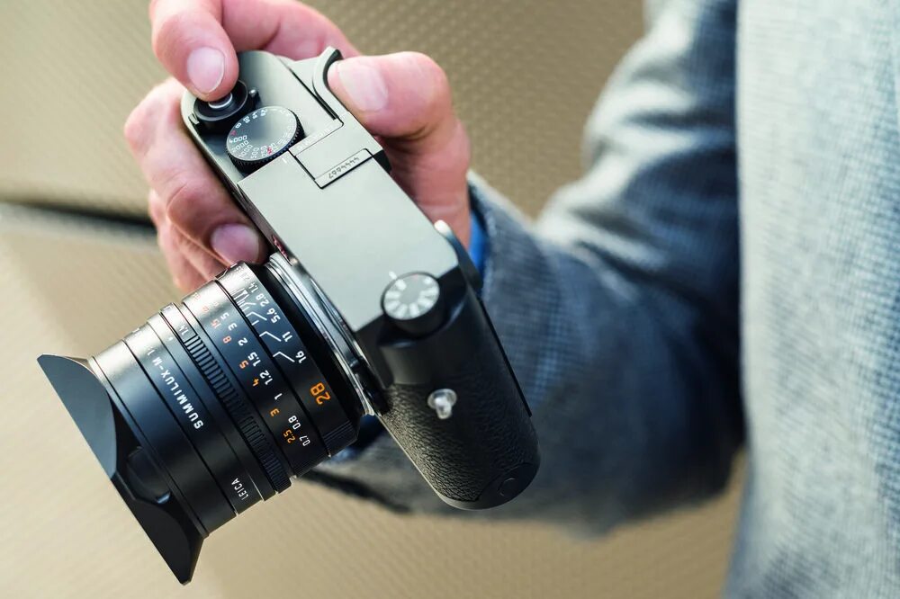 Camera m