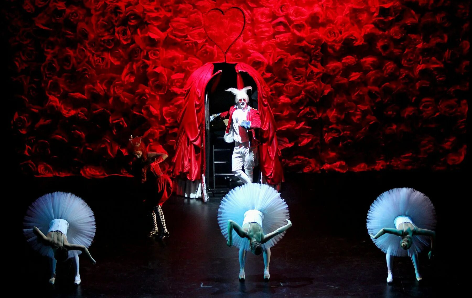 алиса тюз красноярск. алиса спектакль билеты. алиса в стране чудес спектакльафиши. спектакль алиса тюз. автор пьесы необыкновенное чудо.