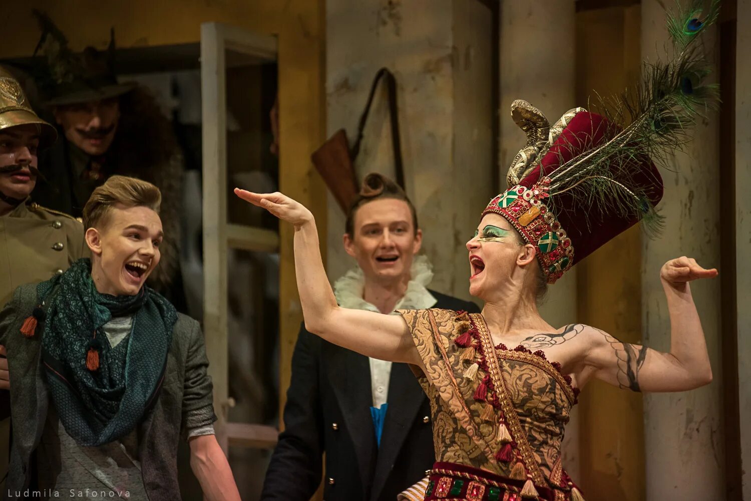 Табаков театр ревизор. Театр олега табакова миллер. Ревизор спектакль в театре табакова 1990. Табаков театр ревизор. Табаков театр ревизор.