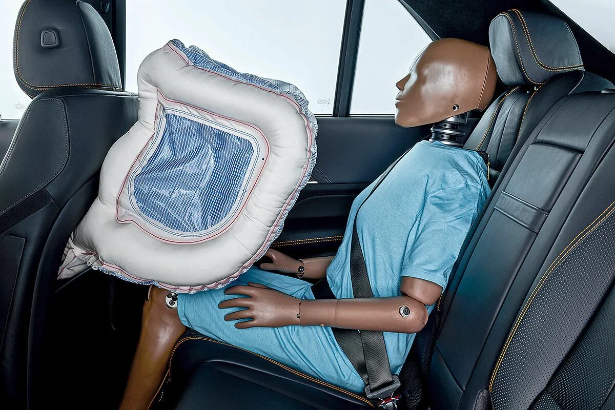 Подушка безопасности на переднем сидении. Подушка безопасности Мерседес. Mercedes airbag. Мерседес айрбек. Подушки безопасности для задних пассажиров.