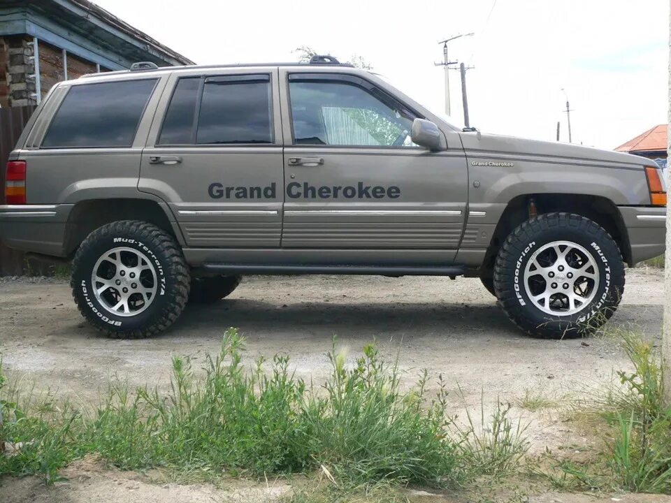 Grand cherokee zj 24 колеса. Jeep grand cherokee r20. Размер дисков jeep grand cherokee wk2. 2. Jeep grand cherokee rhino.
