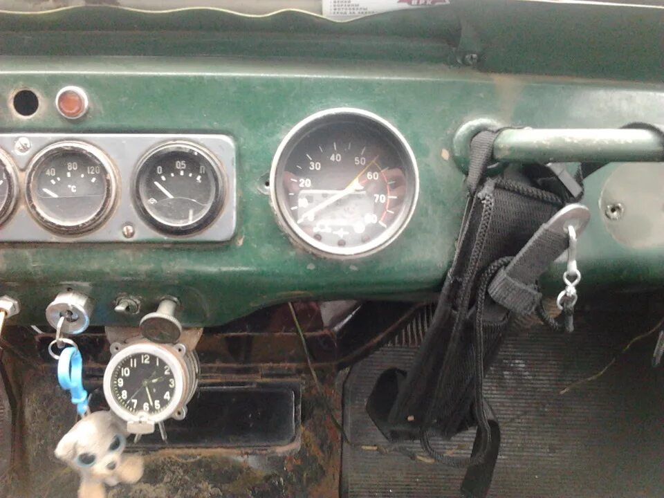 Тахометр на буханку. Тахометр на буханку. Тахометр электронный на уаз буханка 402. Тахометр на уаз буханка. Тахометр в уаз буханка 409 двигатель.
