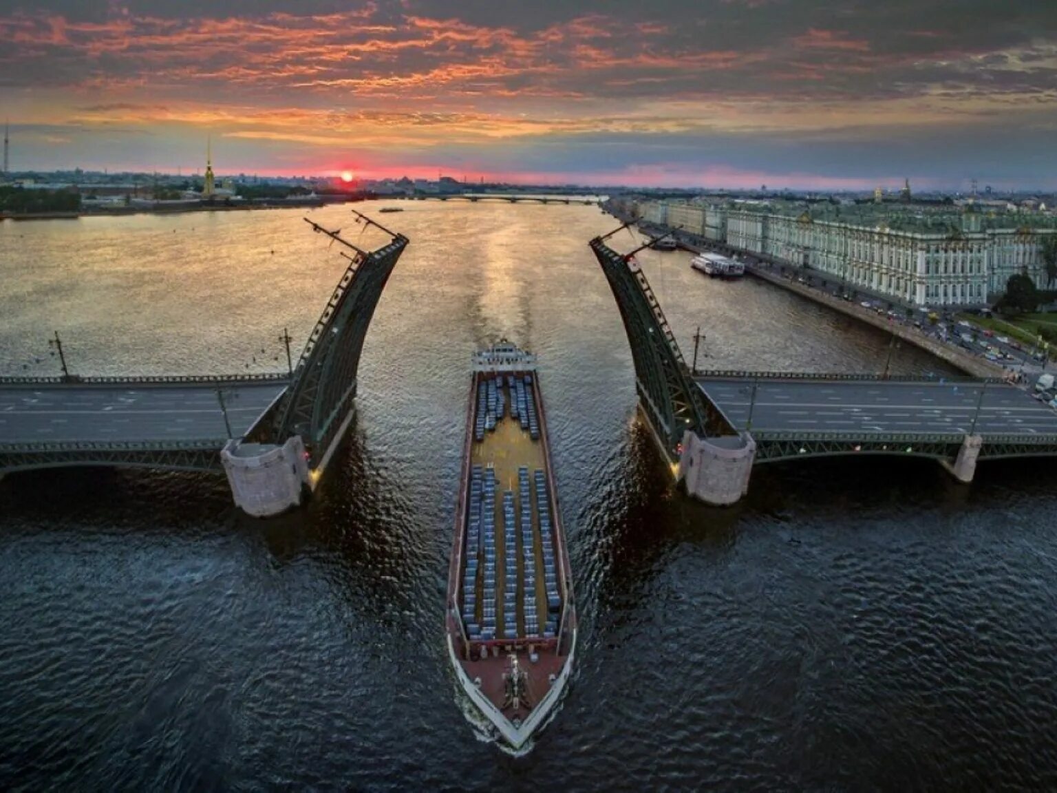 Город разведенных мостов