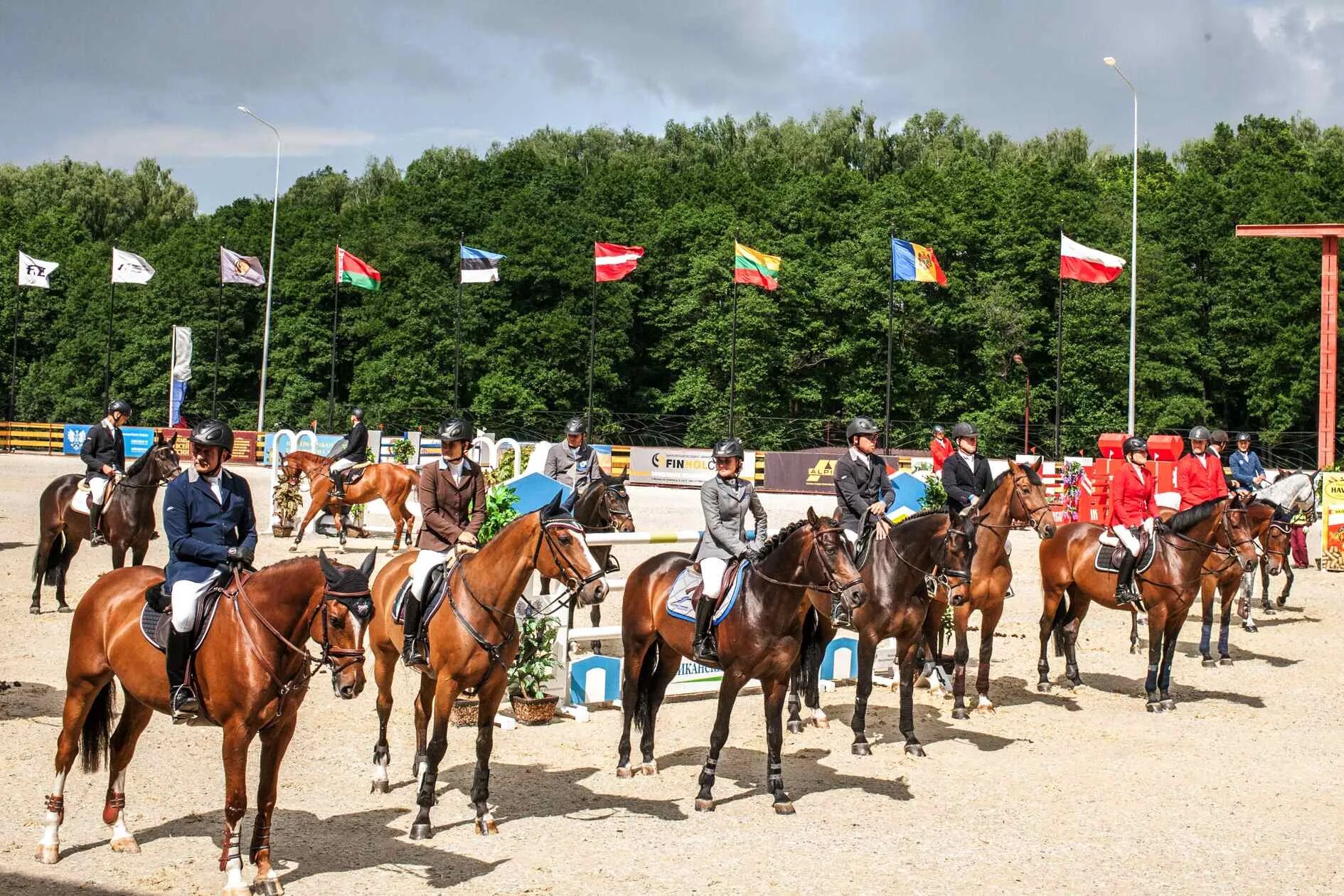 Национального конного парка «Русь»,. Конно-спортивные соревнования. Конные соревнования. Лошадь на соревнованиях.