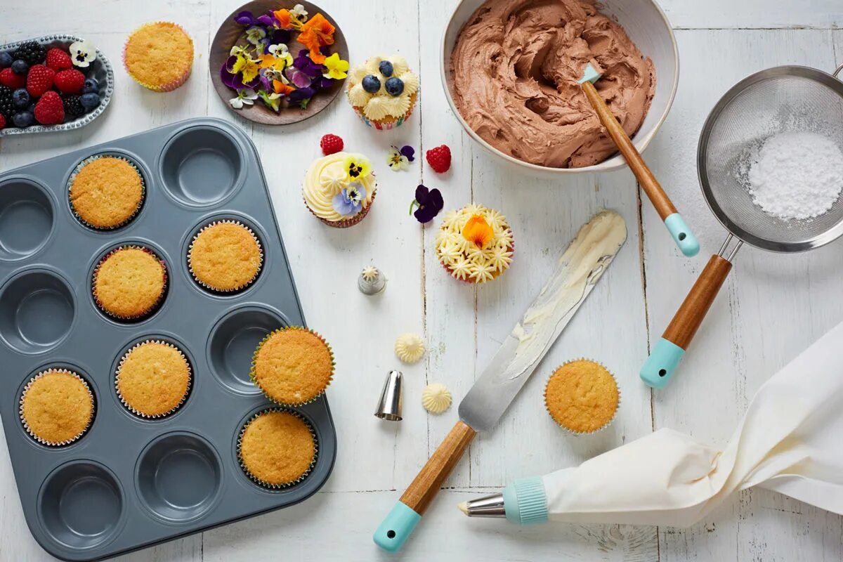 Preparing cake