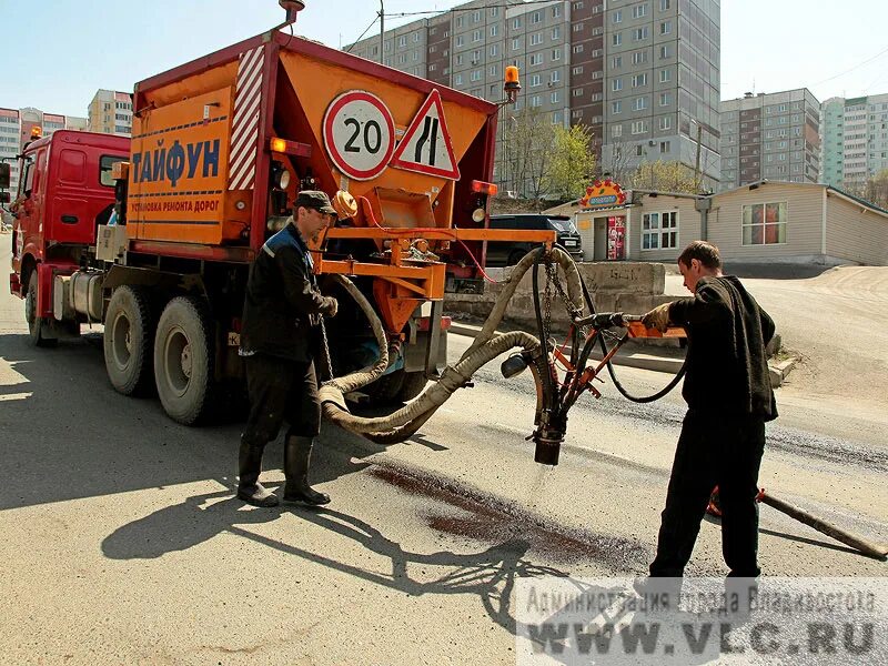 машина для ямочного ремонта удм-1. тайфун смоленск. робот для ямочного ремонта. ремонт тайфуном. оборудование для ямочного ремонта turbo-5000.