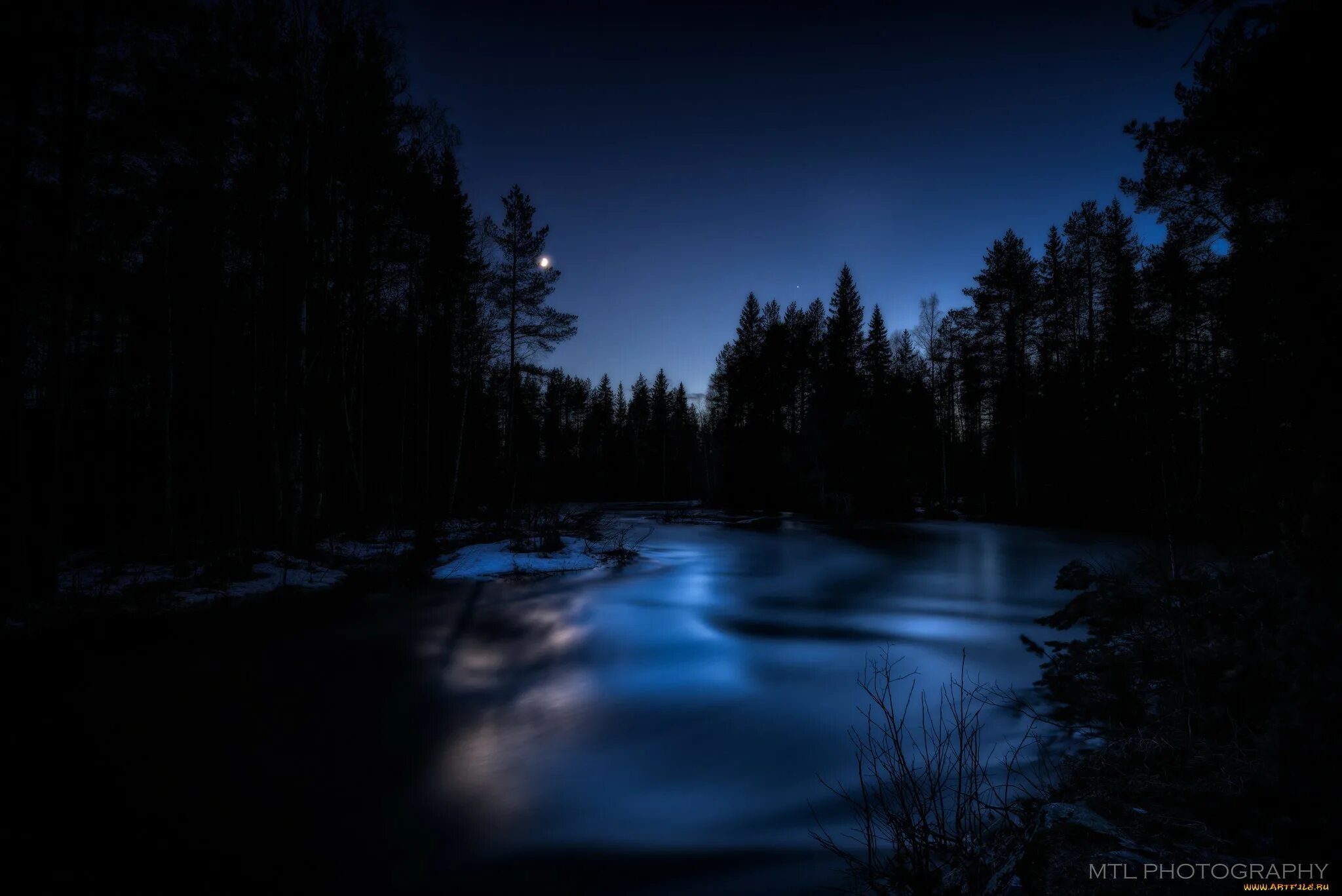 Красивые леса ночью. Ночь река лес. Ночной лес. Ночной лес с озером. Озеро в лесу ночью.