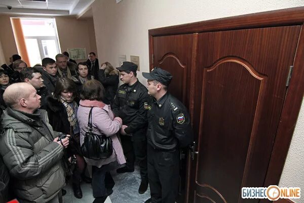 Судья оглашает приговор. Овд дальний. Оп дальний казань. Полицейский оклад казань. Полицейский отдел дальний.