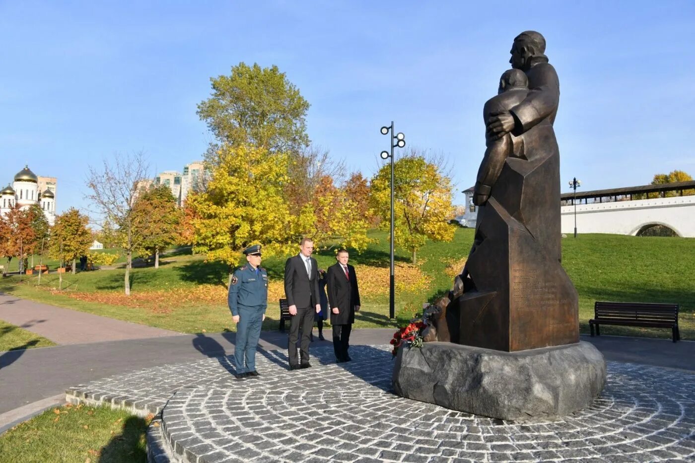 Дню памяти народного ополчения. Парк акведук ростокино и памятник 13 дивизии народного ополчения. ростокинский акведук памятник ополченцам. памятники в восточном округе москвы. фото на памятник.