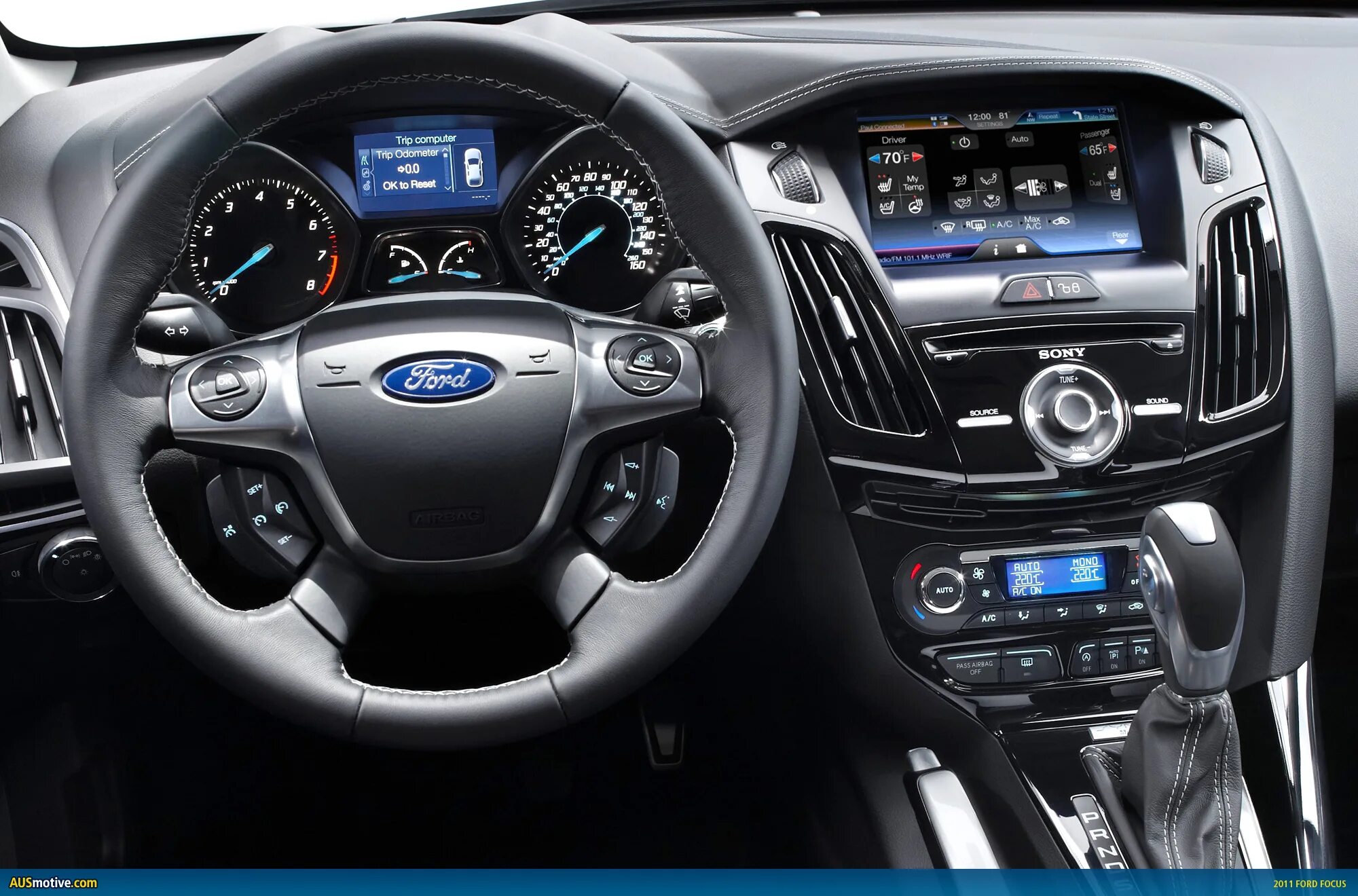 Мазда 3 2011 салон. Панель 2011. Мазда 3 аксела. Toyota corolla 2012 салон. Mazda 3 mps bl салон.