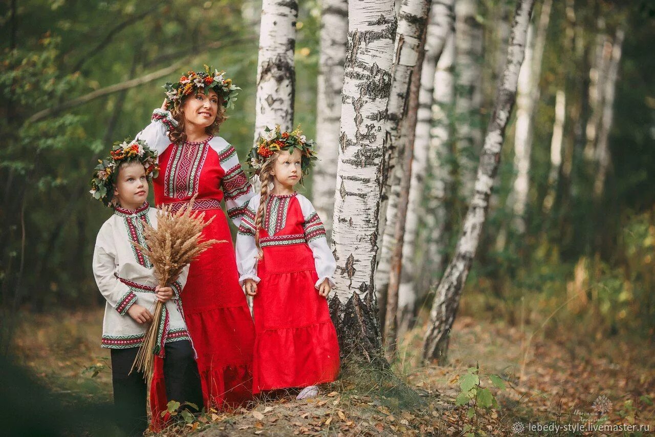 Мама и дети в национальных костюмах фотоконкурс. Русский народный костюм. Русские народные костюмы для детей. Детские костюмы в русском народном стиле. Фотосессия в русском народном костюме.