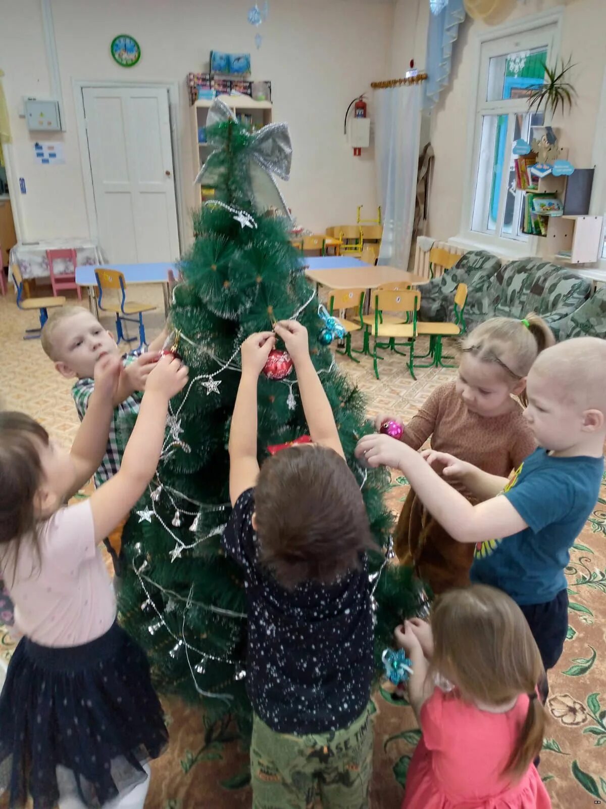 попрощались с елочкой в детском саду. прощание с елочкой в детском саду. прощание с елкой в детском саду. картинки прощание с елочкой в детском саду. отчет прощание с елкой в детском саду.