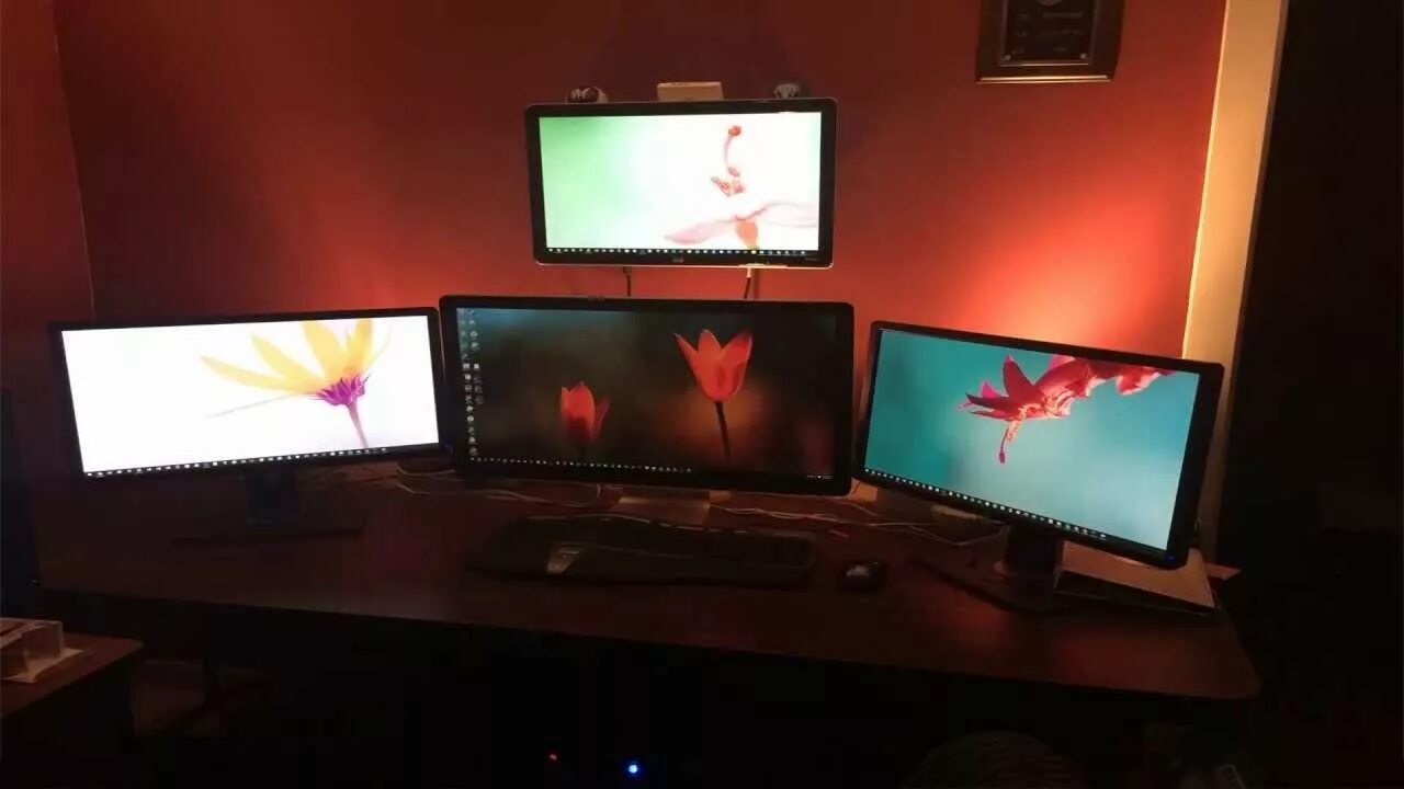 2 монитора windows 10. Dual monitor windows 10. монитор windows 10 старый. ламповый монитор windows 10. multi window в мониторе.