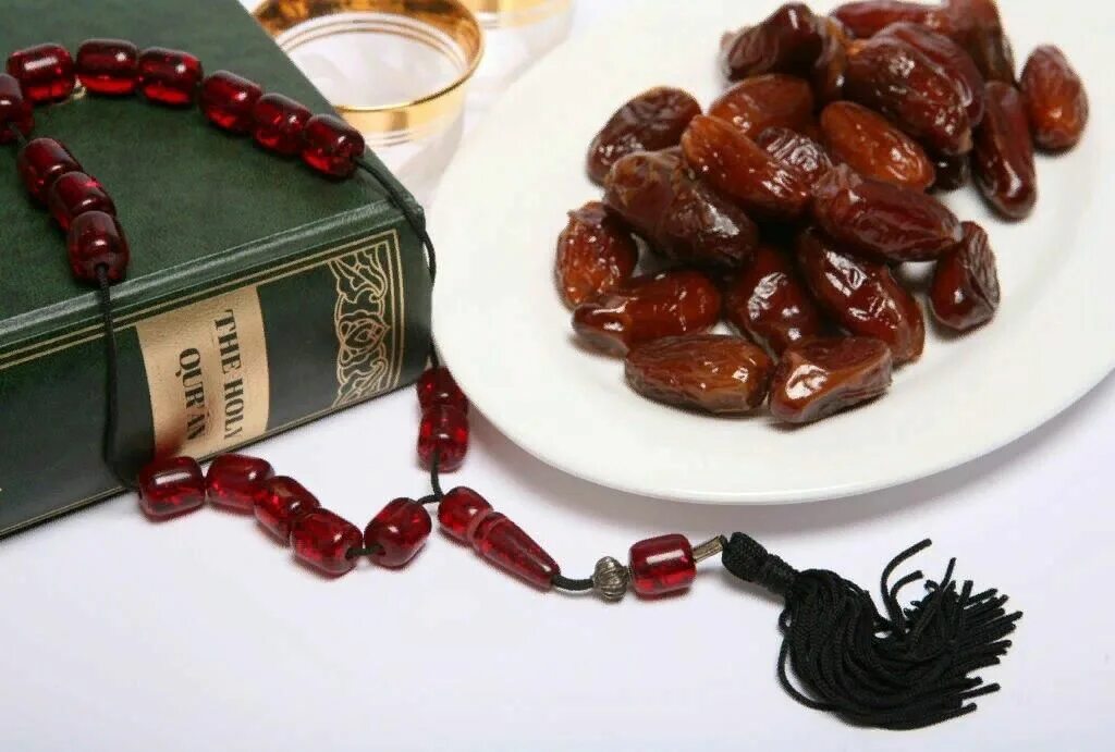 Можно использовать капли в нос в рамадан. Ramadan kareem финики. ифтар финики. пост рамадан ифтар. финики аджва хадис.