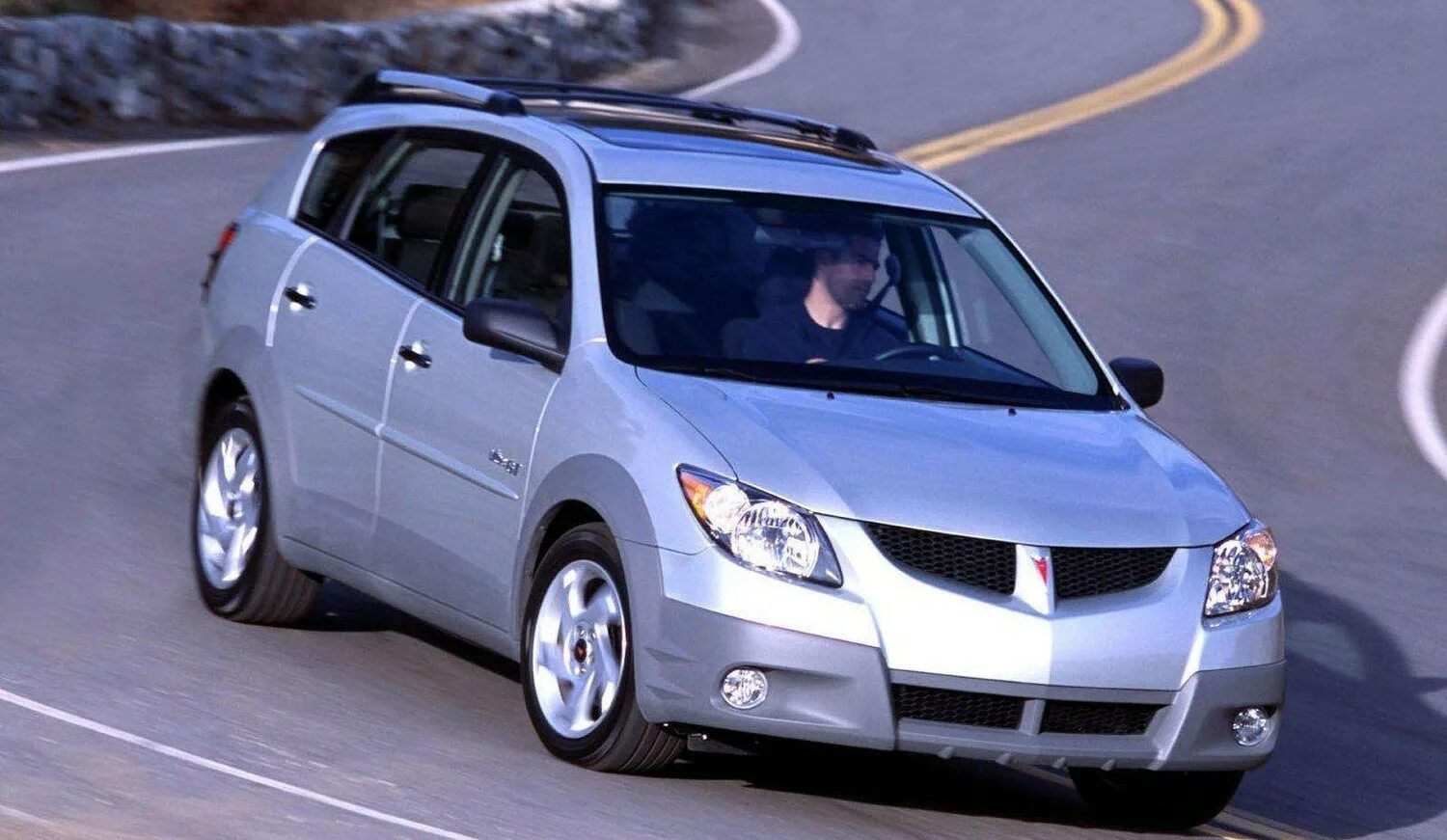 Pontiac vibe gt 2003. Тойота понтиак вайб. Машина понтиак вайб. Понтиак вайб 2003. Pontiac vibe 2003.