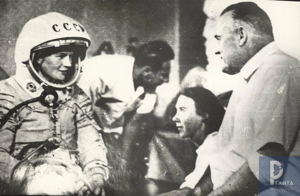 Терешкова перед полетом в космос. Королёв и Гагарин 1961.
