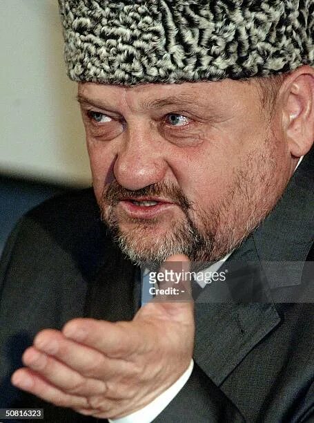 Басаев и кадыров. Ахмад кадыров. ахмад кадыров младший. ахмат кадыров и шамиль басаев. мовлади атлангериев.