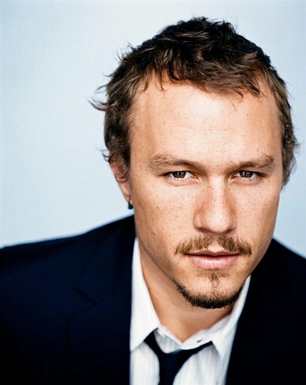 Хит леджер сколько лет. Хит леджер. хит леджер актер. heath ledger 2008. хит леджер молодой.