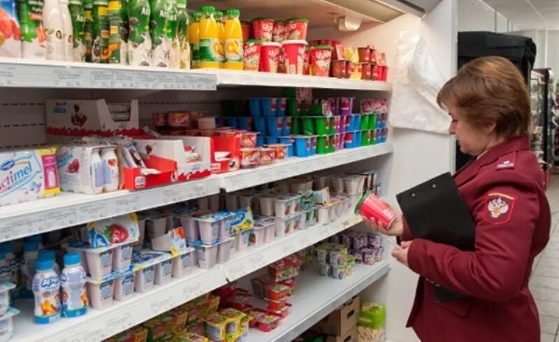 Иркутская сеть магазинов. Продукция со знаком качества. Прилавок с продуктами. Магазин тараяк. Продукты со знаком качества.